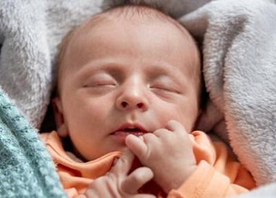 علت ژله ای شدن مدفوع نوزاد چیست و چگونه درمان می گردد؟
