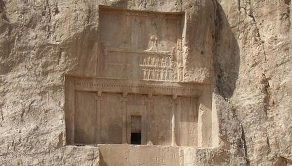 یکی از باشکوه ترین مقبره های پادشاهان هخامنشی در ایران چگونه بازسازی می گردد؟ (بازسازی ویلا)
